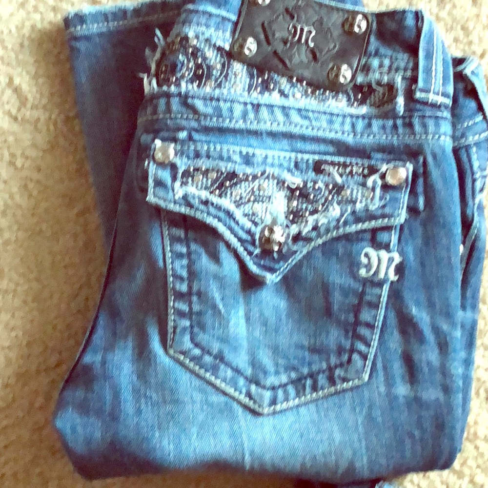 Size 28, Me, bluejeans -inseam-34.  Cute!